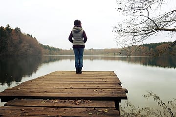 femme en chemin vers une autre part d'elle, la ménopause