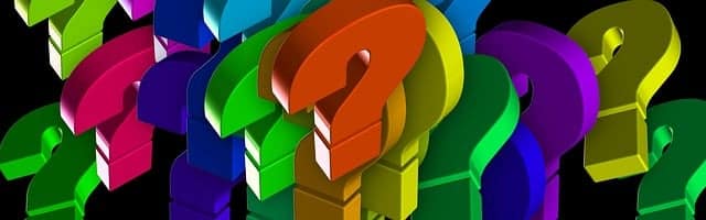 points d'interrogation de couleurs différentes