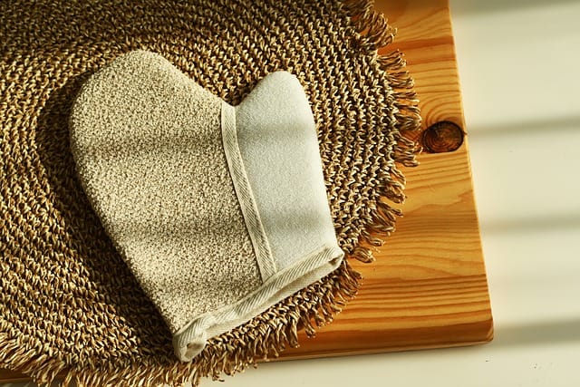 Le gant de crin, une alternative à la brosse pour le brossage à sec