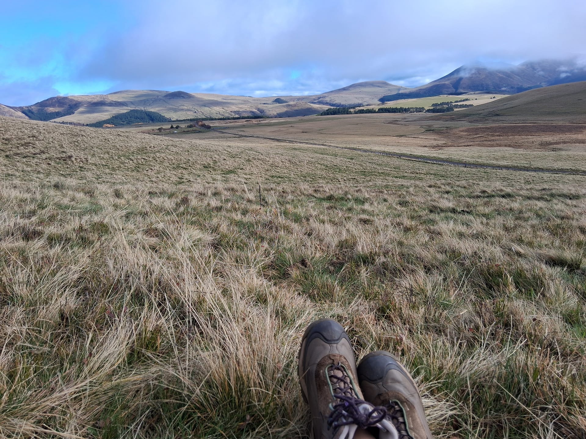 Vue sur le Puy du Sancy, le brouillard se dissipe et laisse pplace à plus de clareté pour l'émergence de la créativité et du sens