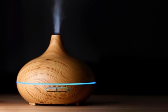 Diffuser l'huile essentielle d'ylang ylang